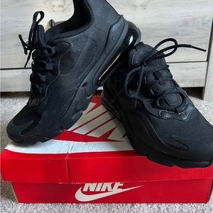 Nike Air Max 270 (GS) Black on Black Size 7Y